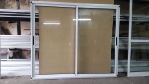 ventana y puerta balcón en línea módena